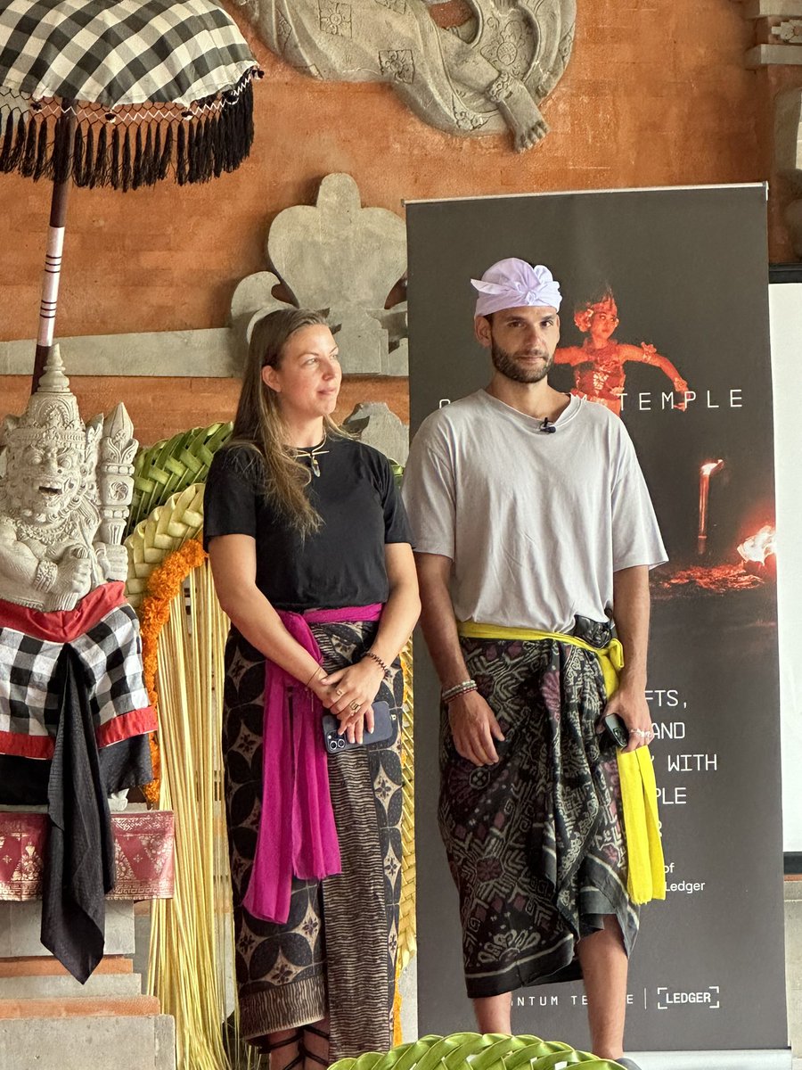 barbaracarfagna's tweet photo. Web3 workshop in Bali. #ledger #quantumtemple la digitalizzazione delle tradizioni https://t.co/kUSu7jKJuq