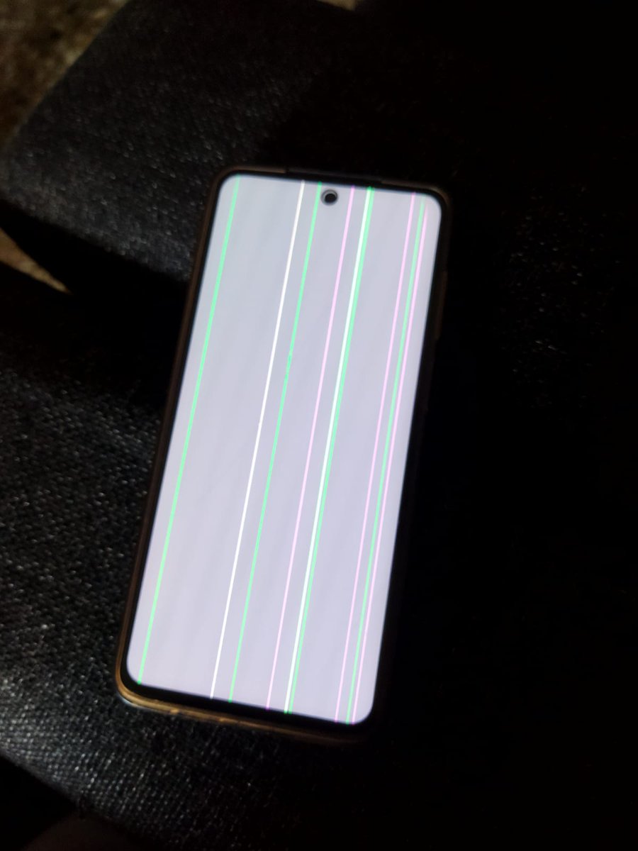 📢 Update on my Moto G82 issue:The screen problem has worsened, with 8-10 persistent green and pink lines now marring my display. 📱@motorolaindia , urgent assistance needed! Considering OnePlus's approach to similar problems, hoping for a positive resolution soon.🙏 #MotorolaG82