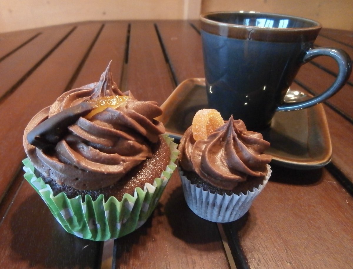 CupcakesnCrafts's tweet photo. Sue's divine cupcake menu at I heart whitstable makers market tomorrow is:
White Choc &amp; Pistachio
Chocolate Orange
Peanut Butter
Ginger
Vanilla Butterflies.
Gluten-free and Dairy-free options always available on the day. All handmade.
Still time to place an order by email. https://t.co/m15VX30v1n