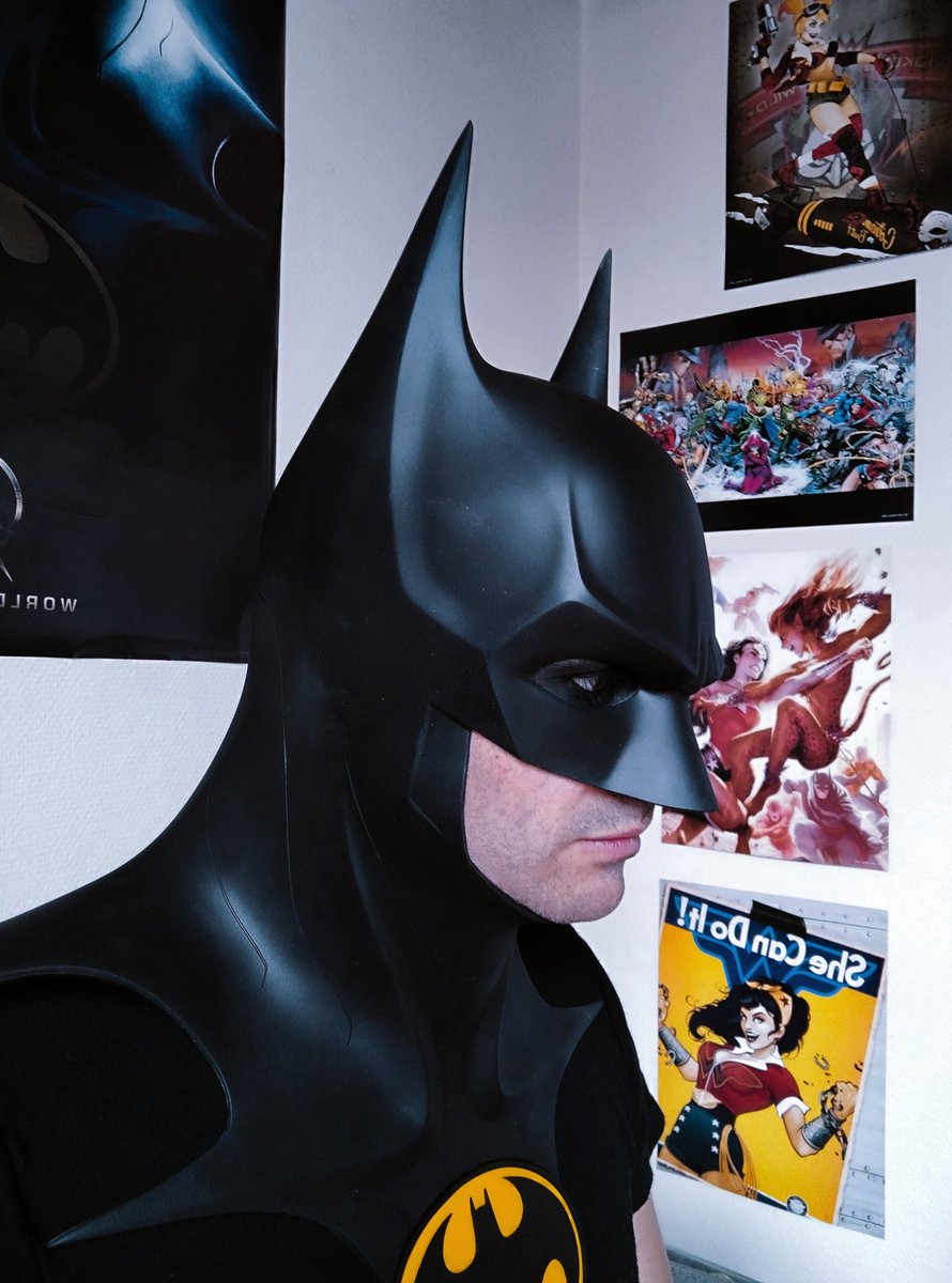IronCostumes's tweet photo. Batman make up test https://t.co/RgHV2FY7bQ