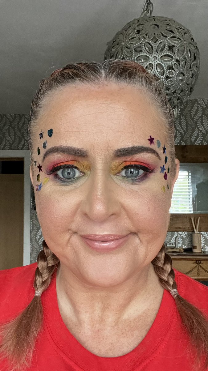 sylviatr74's tweet photo. Pride ready #ManchesterPride #befabulous #teamOCS @MRI_OutPatient @MFT_MRI @MFT_LGBTQplus @nurse_ant @Pjoynson78 @dawnpike20 @MelissaAris2 @VGardener6 @MCubbonNHS @AlanBearMcAteer @mftchiefnurse https://t.co/Fcp2vD0ryw