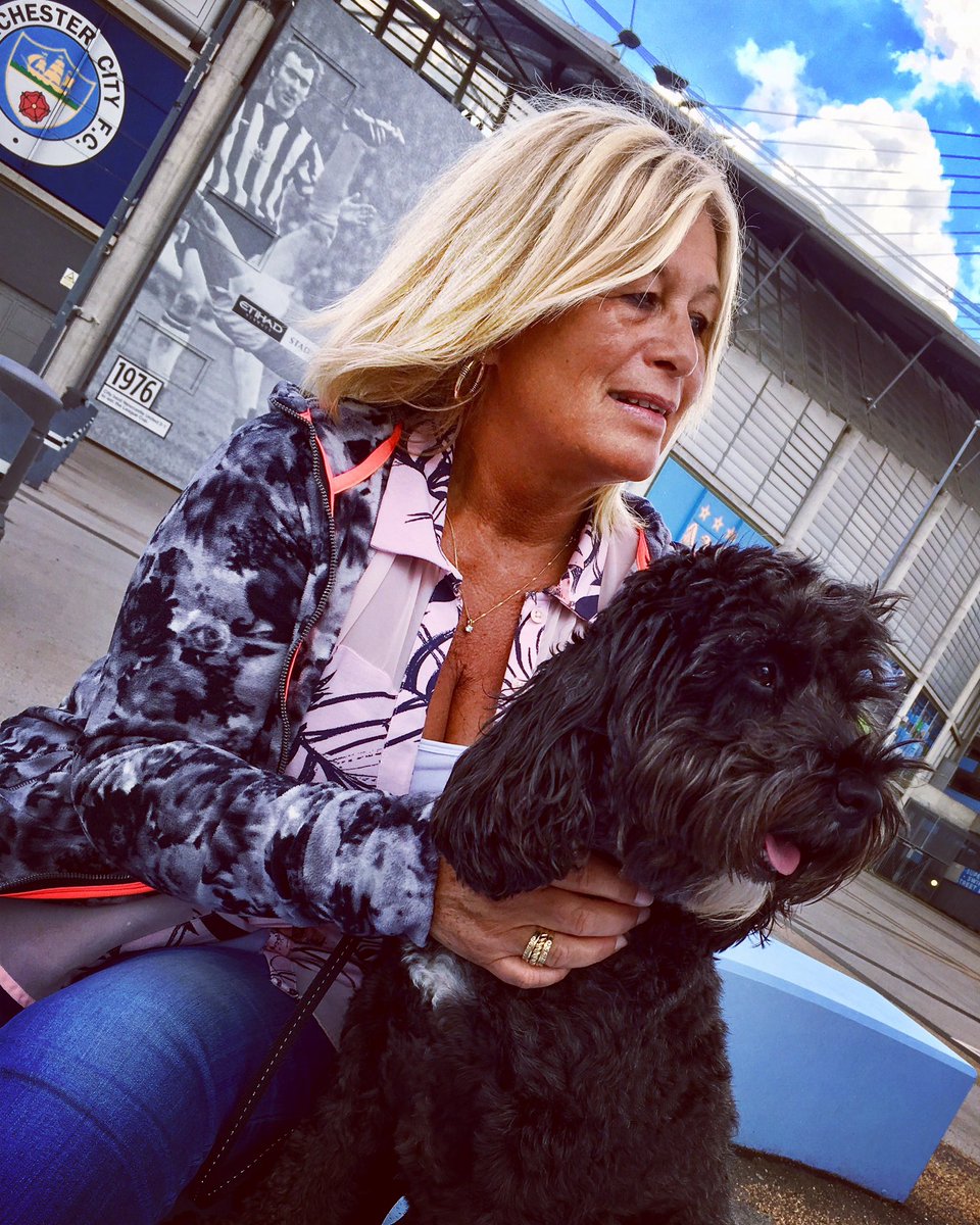 djwskyblu's tweet photo. Apparently today is International Dog Day 2023, so #MCFCCockapoo Mollie Zaba will be learning the Portuguese language, taught Thai cooking and watching documentaries on walkies in Wyoming 🩵🐾🐾🩵🇵🇹🇹🇭🇺🇸
Such a clever little girl 😍🥰😘 https://t.co/lL9MxLGWJY