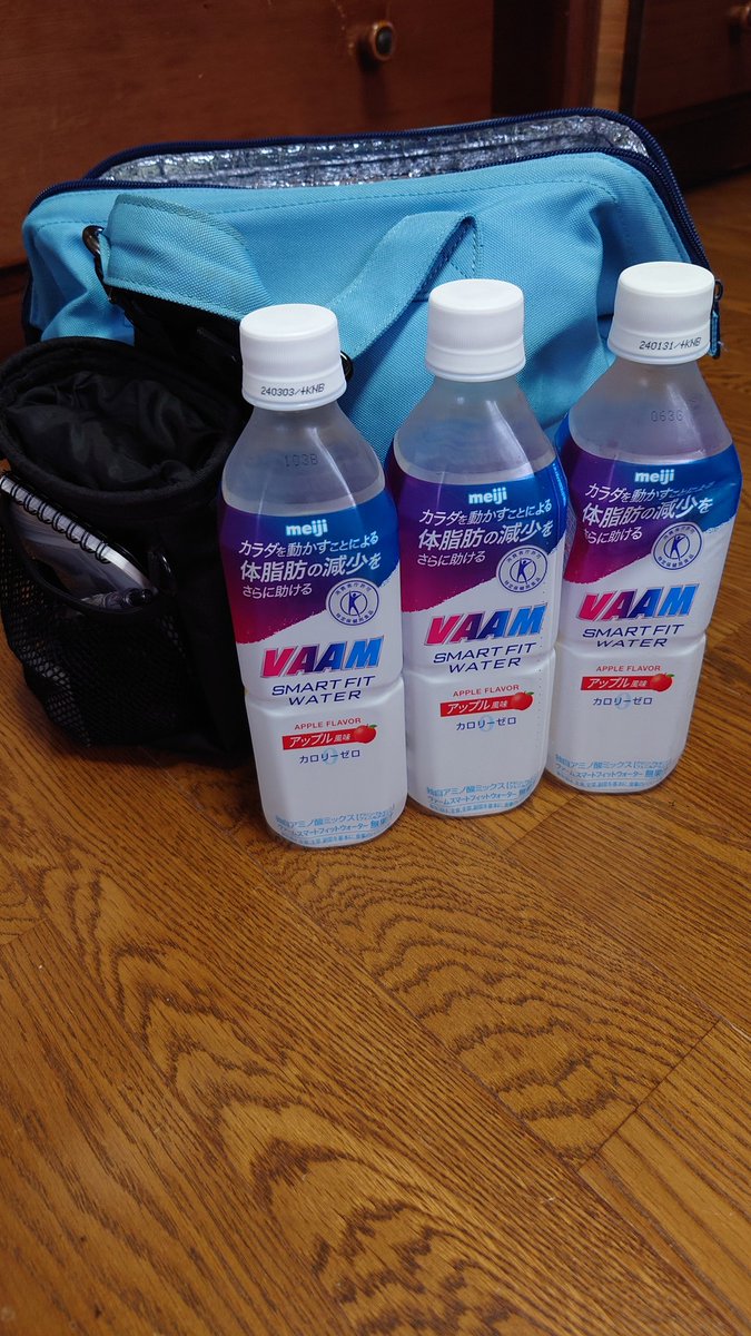 hikotti11's tweet photo. まだまだ暑いですね～！

ドリンク3本とプロテイン持ってジムに行く準備中です！
 #プロテイン
 #VAMM https://t.co/0OatYp7Tms