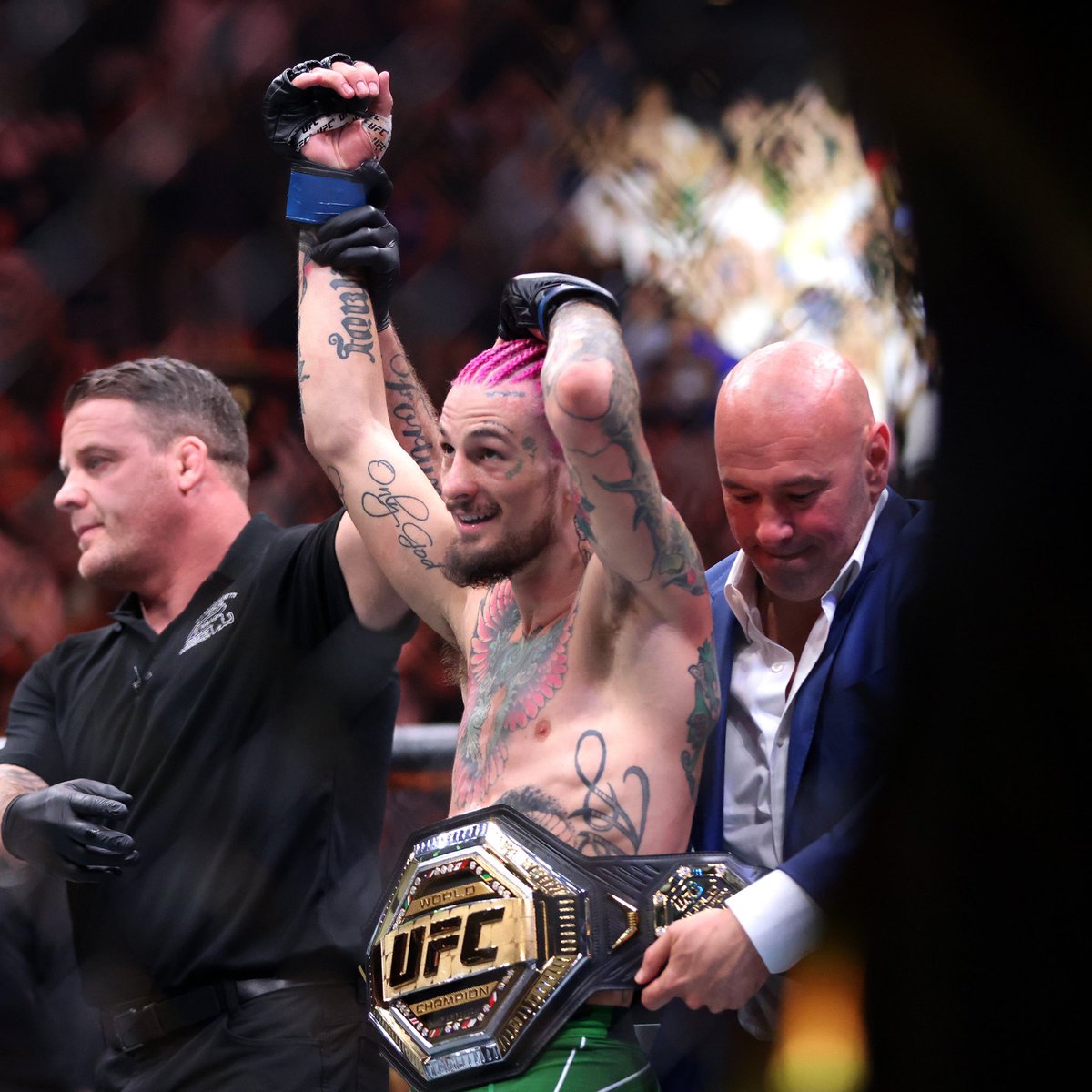 mma_orbit's tweet photo. 🗣️Sean O'Malley on what Dana White told him whilst wrapping the belt around him at #UFC292:

“Kid, you have no idea how much money you're gonna make.”

[per @TMZ]

#UFC292 #UFC #MMA https://t.co/YlN9qvm5UL