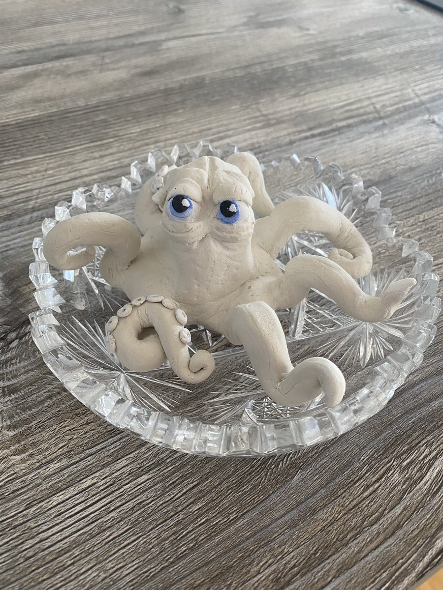 Sil3nc3Sist3r's tweet photo. Meine Kreativität neu genutzt und das erste mal mit Polymer Clay gearbeitet. Finde es für das erste mal echt gut 😊 ist natürlich noch nicht fertig muss aber erstmal trocknen zum weiter bearbeiten.Wird übrigens Hank von #findetdorie ☺️ #kreativ #polymerclay #hobby https://t.co/0WNGfYX43m