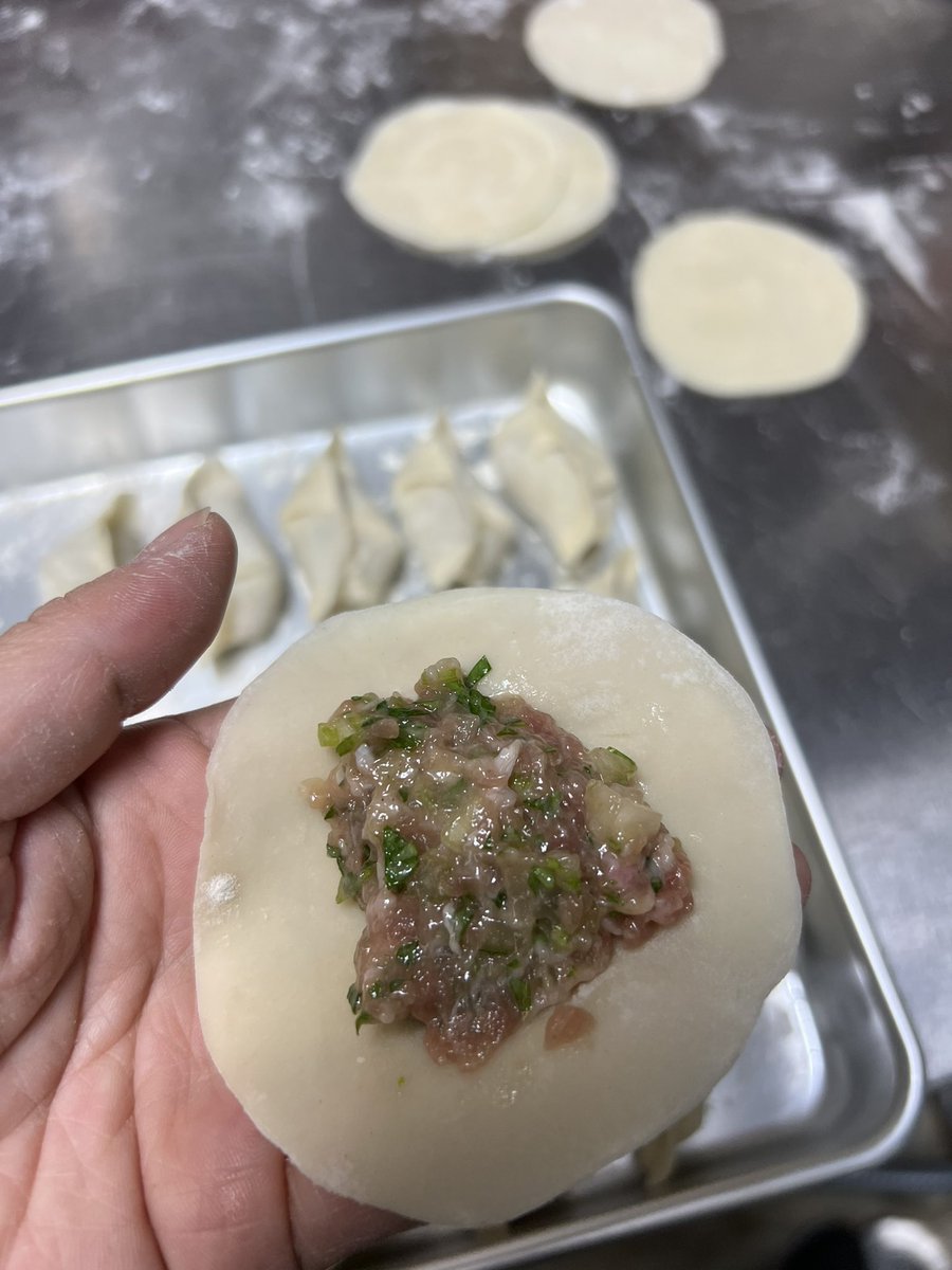 April1265946767's tweet photo. 期間限定のセロリ豚肉餃子��です♪
#手作り #横浜駅 #餃子 #期間限定 https://t.co/lls8ho3Mhl
