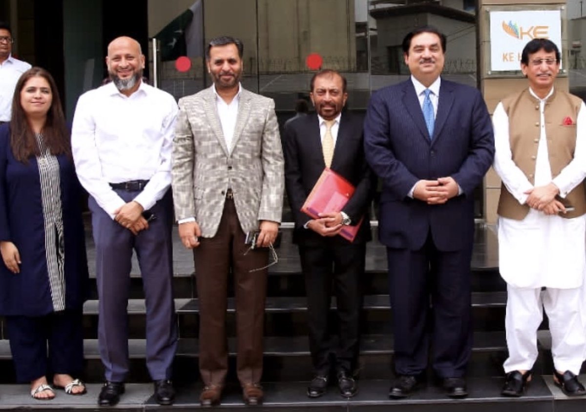 HelloPakistan90's tweet image. یہ وہ بیغیرت غدار ھیں جنہوں نےتابش گوہرسےملکرکراچی اورمہاجروں کا سوداکیاہزاروں مہاجروں کوگھروں سے زبردستی بلاواکران سےجبری ریٹائرمنٹ لی گئی اورپھر #KESC کوپرائیوٹ کروایا نوٹوں کے لفافے پکڑے غیر مقامیوں کو اس ادارے میں نوکریاں دوائیں اس عمل میں لندن اور پاکستان کی رابطہ کمیٹی ++