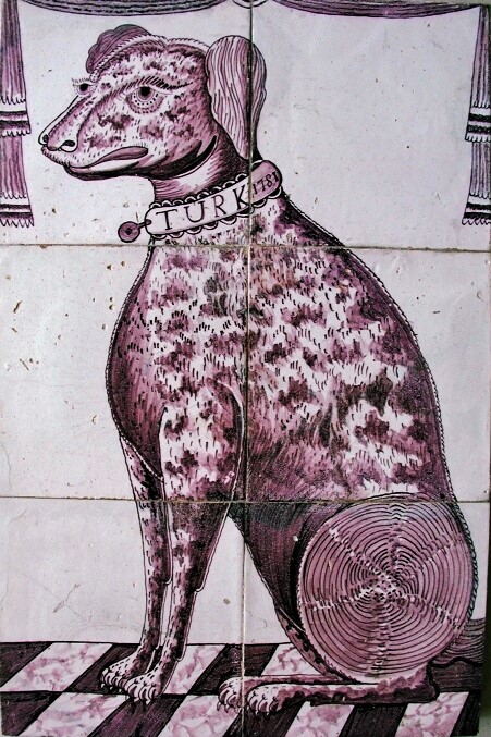 @CVersailles For many many centuries the #dog was always mens best friend. The dutch made millions of #delftware #tiles so also with these #wonderful #dogs. All 1750/90. C.EvD. #carreaux #internationalDogDay #tile #rijksmuseum #pottery #faience #antiquedelft @carolemadge @CVersailles