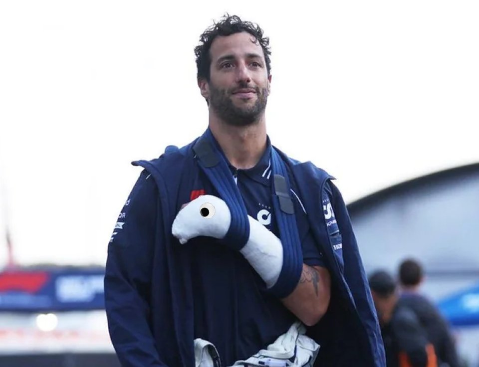 miroysss's tweet photo. @danielricciardo was told to tweet this to you so you'd feel a bit better. Get better soon 💪 https://t.co/QfzeNmuDc7