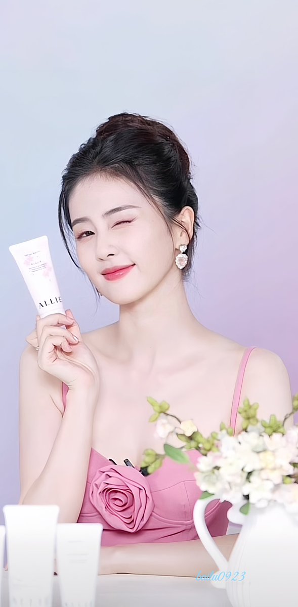 bailu0923's tweet photo. Get the cute wink from BaiLu😉
   
#白鹿 #白梦妍 #BaiLu #BaiMengYan #LuLu #wink #바이루 #윙크 #ALLIE #알리 https://t.co/jvU3MFeTGU