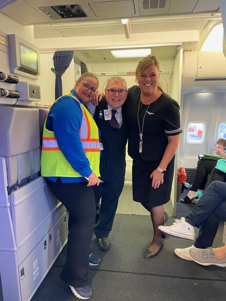 Goodbye for this season to the amazing flight attendants working our Stockholm flight! Thank you for providing such great care to our customers! ⁦@united⁩ ⁦@weareunited⁩ ⁦@DJKinzelman⁩ ⁦@AndreaNPunited⁩ ⁦@arvind_garcha⁩ ⁦@flyingphilipp⁩