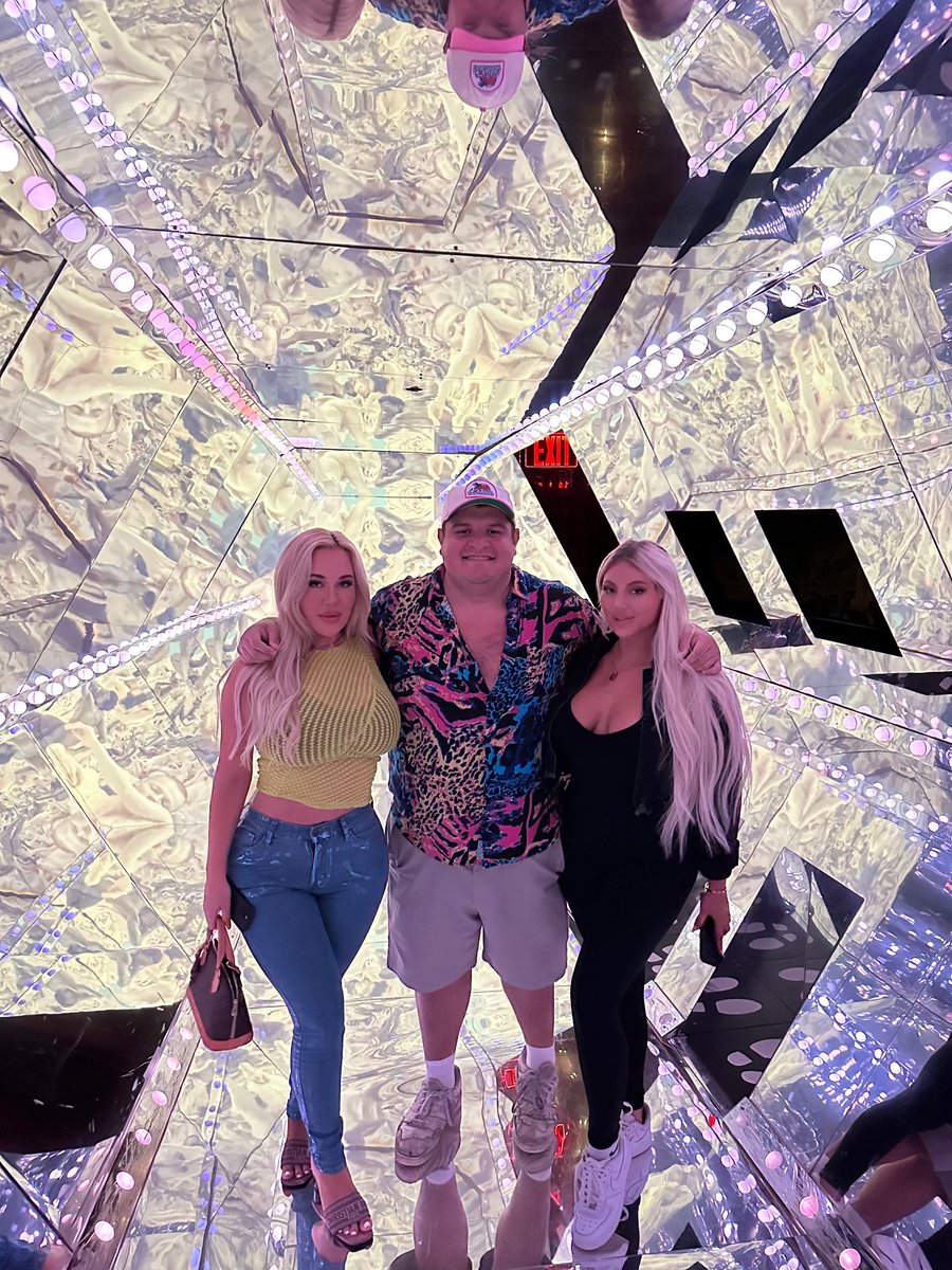 KayleyGunner10's tweet photo. A nice Friday Matinee trip to the @museumofsex
@savannahbondxxx @kayleygunner @OnlyStansShow
@Glenny_balls
#kaykeygunner
Kayleygunner π₯° https://t.co/zjl9I1nBQl