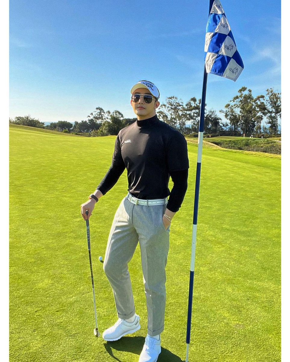 It's a beautiful day for golfing.#高尔夫 #golf  #ゴルフです