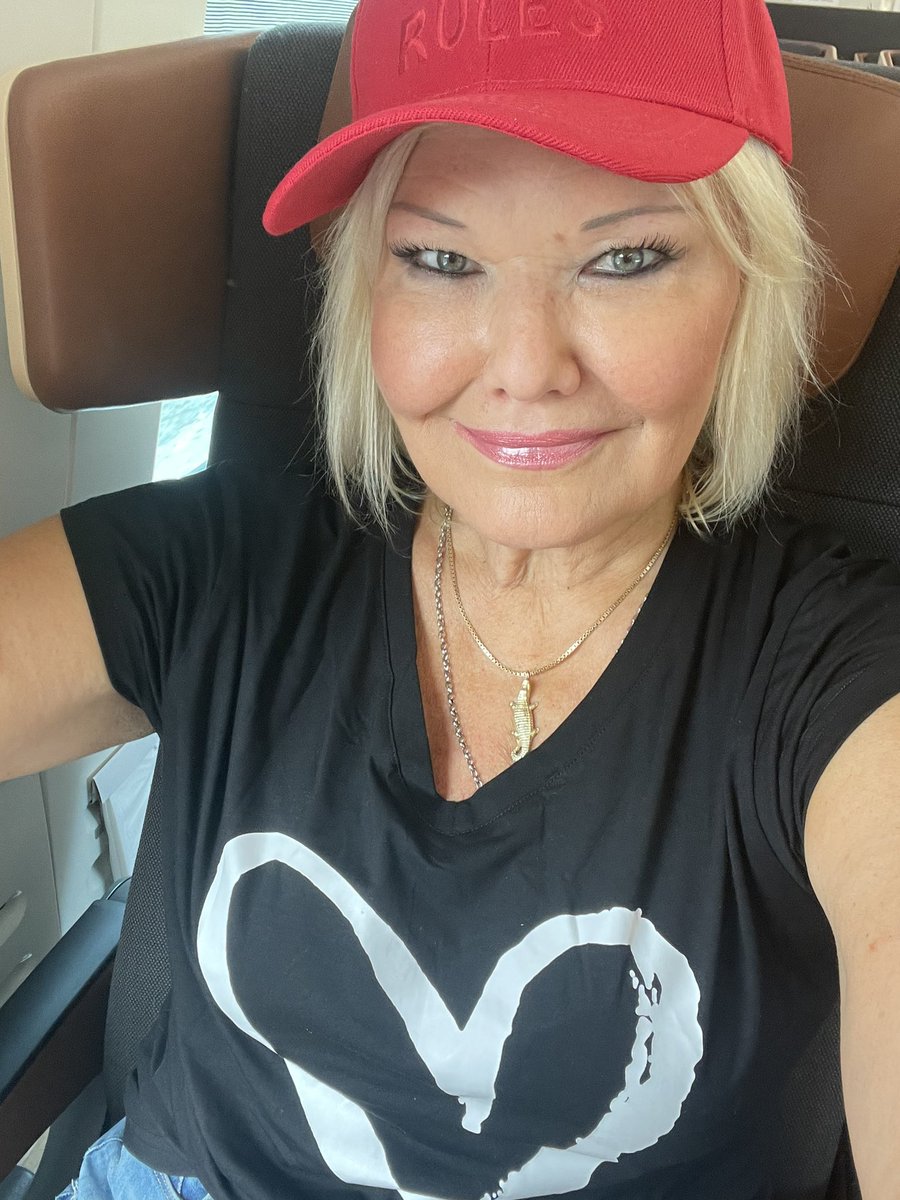 MattilaKarita's tweet photo. SAARISTOON JUNA VIE ♥️🔥

#TurkuArchipelago ⛵️🚤 #elotulet 🔥🥂 https://t.co/8nRw1BeE9G