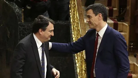 admeuskeraztald's tweet photo. 🚨🚨🚨 BERRI ONA!😃
Negoziazioetan, @eajpnv k lortu du Gobernuaren baimena nazioarteko filmak euskaraz emateko ETBn!!!

Zer? Ez duela Espainiaren baimenik behar horretarako?
Orduan zergatik ematen ditu denak espainieraz 🇪🇸? https://t.co/KC6x5p9W82