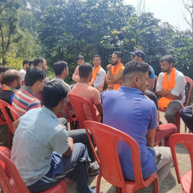 BageshwarBjym's tweet photo. आज बागेश्वर विधानसभा के खांकर बूथ में उपचुनाव के निमित्त युवा जन संवाद का कार्यक्रम रहा। जिसकी अध्यक्षता  युवा मोर्चा जिलाध्यक्ष दीपक गस्याल जी द्वारा की गई, उनके द्वारा सभी युवाओं को स्वर्गीय चंदन राम दास जी द्वारा जनकल्याण हेतु किए गए कार्यों को बताया गया।। https://t.co/kG52nbvxN3