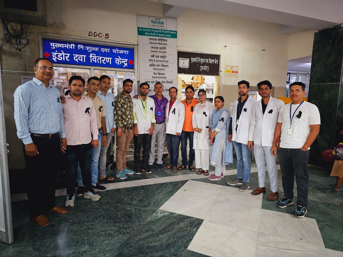 #फार्मासिस्ट_का_कालीपट्टी_बांधकर_प्रर्दशन
<a href="/RPEA_U/">RAJASTHAN PHARMACIST EMPLOYEE ASSO.(U)</a> के आवाह्न पर  सेवारत फार्मासिस्ट साथियों की 4 माह बाद भी 7 सूत्रीय मांग नही मानने पर सरकार <a href="/RajGovOfficial/">Government of Rajasthan</a> का ध्यान आकर्षण हेतु पूरे प्रदेश भर में गांधीवादी तरीके से प्रदर्शन किया..
<a href="/ashokgehlot51/">Ashok Gehlot</a> 
<a href="/_lokeshsharma/">Lokesh Sharma</a> 
<a href="/artizzzz/">Arti Dogra</a>