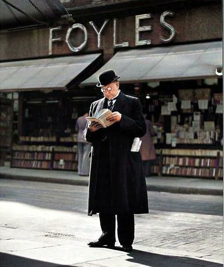 A man reading a book outside Foyles, on Charing Cross Road, London in 1936. #foyles #thirties #charingcrossroad #london #oldlondon #englishhistory