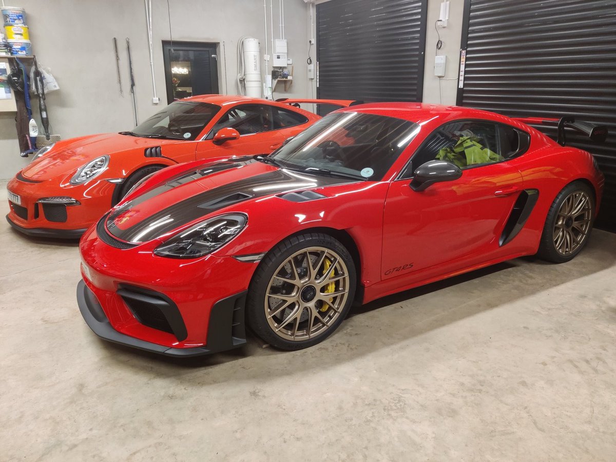 Not a bad sight when you walk into your garage! Not only a 911 GT3RS but a GT4RS too! #porsche #911 #gt3rs #gt4rs Read On-> rmsmotoring.com/forum/threads/…