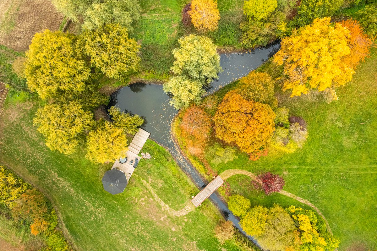 Exploring the grounds of Old Ramerick Manor 🌿

This Grade II* listed, late medieval house boasts extensive grounds with outbuildings, the remains of a moat, and approximately 6.22 acres of gardens with far-reaching countryside views 🌳

Discover more > ow.ly/jiBI50PChut