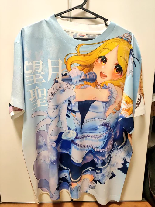 tmixさんで作ったTシャツ届きましたー!めっちゃはやい!発注から5日で届いた!印刷もきれい!!着心地はさらっとしてるけど、布が硬くてぺらいから、伸縮はせんかな、首のごむも伸びん感じ、まあ、イベントだけ数回着る感じかな、ご参考までー 