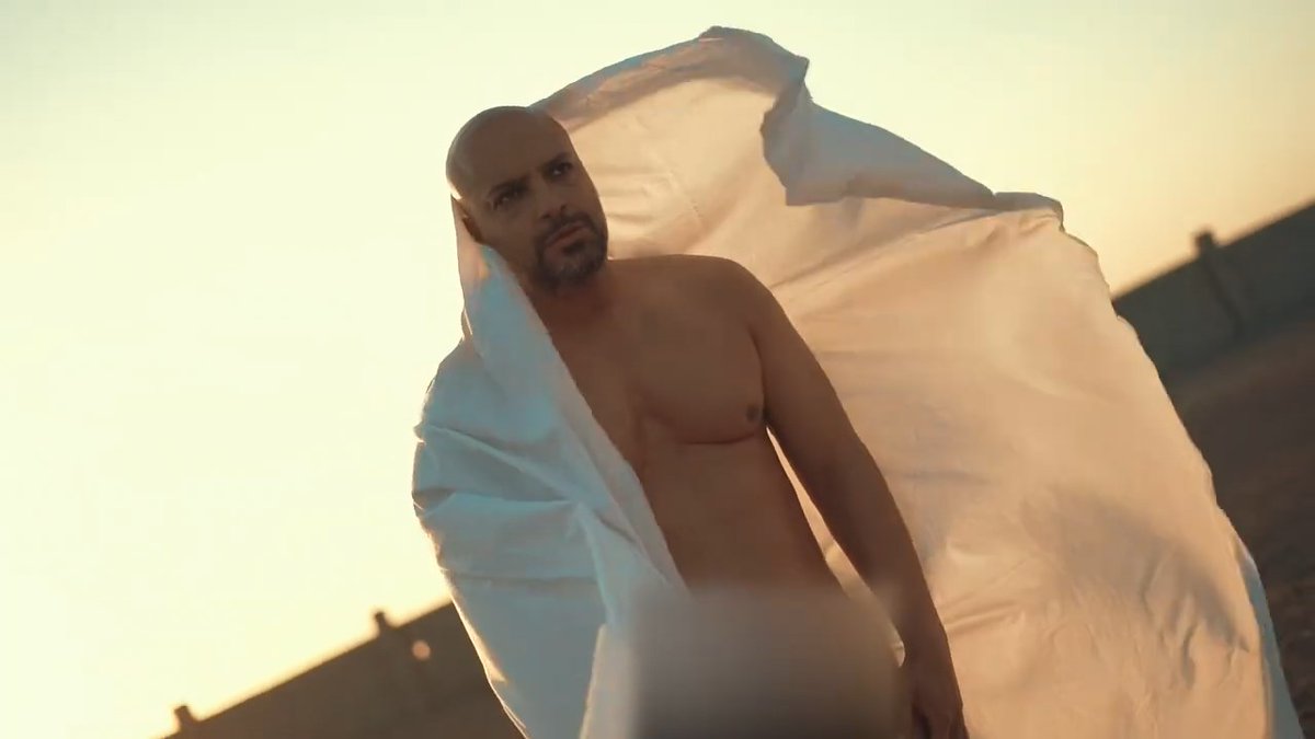 این روزا انتظار دیدن هر چیزی رو داشتم غیر از لختِ متین۲حنجره :/