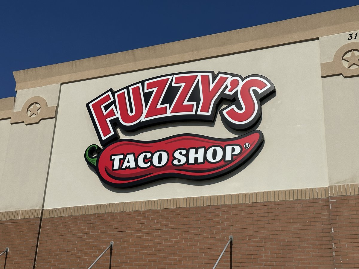 KennethHolland's tweet image. Fuzzys Taco Shop: The cheap option that takes the poser Mexican joints down kennethholland.com/travel/fuzzys-… #fuzzys