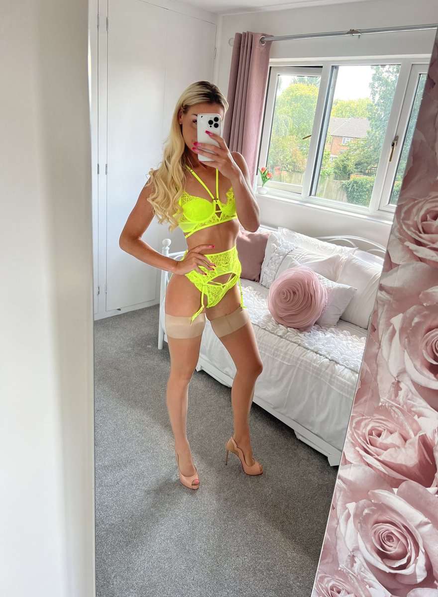 MissMelodyMay's tweet photo. You can only begin to enjoy the bank holiday weekend,

When you’ve hit that button &amp; press to send,

You’ve work hard at work all week to make Me smile,

Now spend the weekend living in denial,

I deserve it more than you,

Forgo your weekend spends &amp; instead edge your balls blue https://t.co/NgZIgP0Hj2