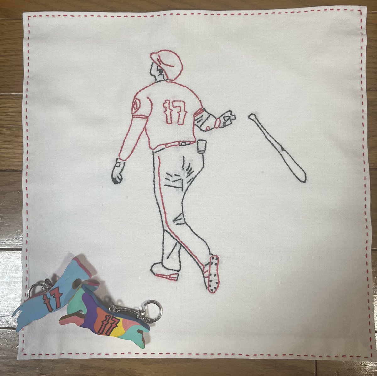 コロン tweet media