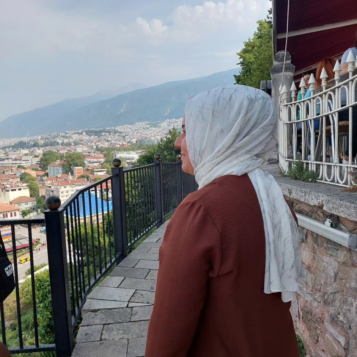 Yol mu yordu, yoksa yol mu uzadı? Varamadık ki bir türlü istediğimiz yere. Arafta kaldı her yanımız, ne eskisi gibi olabiliyoruz ne kendimizi tamamlayabiliyoruz..🦋