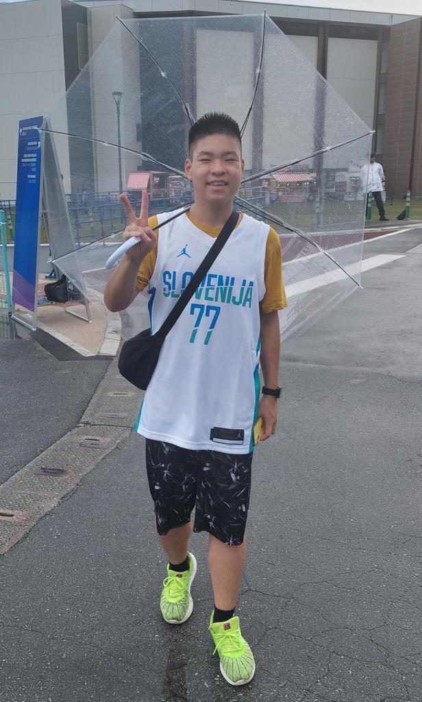 FranciPavser's tweet photo. Shinzo, Okinawa, #IfeelSlovenia 😉 https://t.co/z5UYJSSuSR