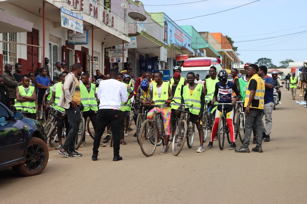 USSIAssociation's tweet image. #bikeride competition in #FortPortal #streetmarket exhibition 2023. #joinus now in the #streetmarket.
@USSIAssociation
#SME #events #exhibition 
#mtnews