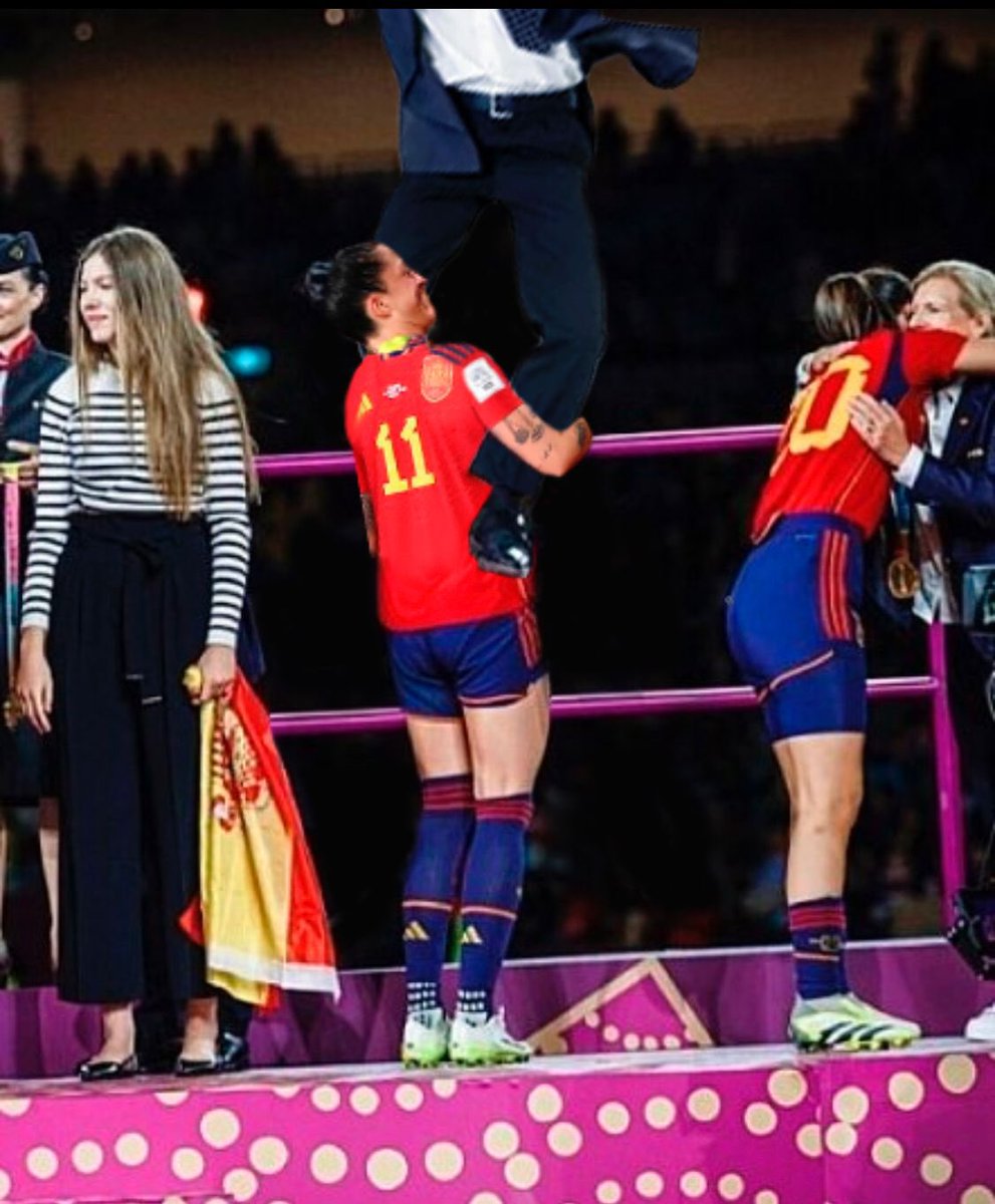 paulablas3's tweet photo. se han dejado esta de “cuando casi se caen” https://t.co/4HBgXCanmv