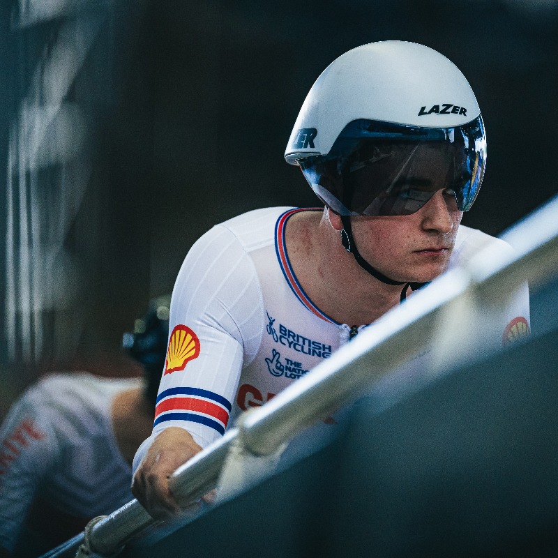 BritishCycling's tweet photo. Matthew Brennan, WORLD CHAMPION 🌈 

The young Brit SMASHED the world record on his way to winning the individual pursuit at the 2023 UCI Junior World Track Championships in Cali 🇨🇴

There were also fourth place finishes for Ben Wiggins and Carys Lloyd overnight ⤵️

#Cali2023