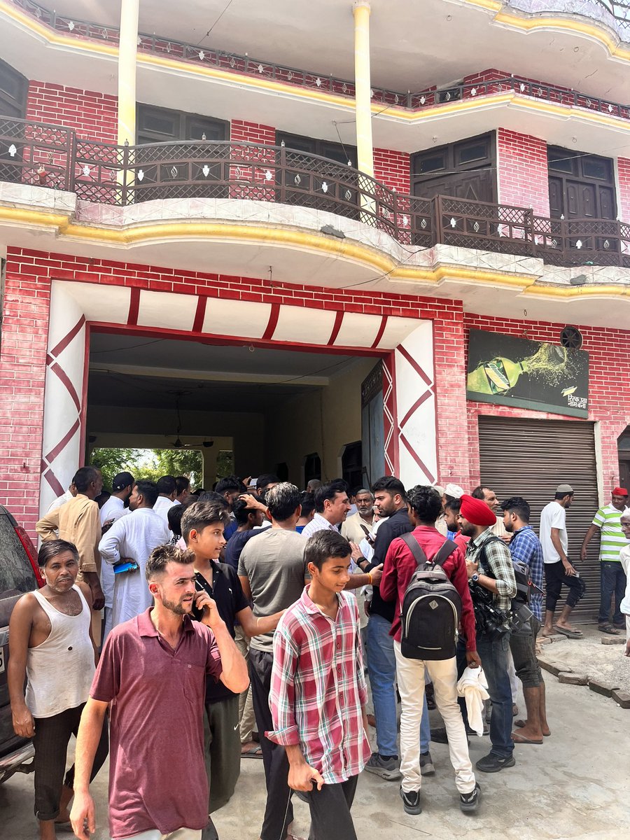 गाँव खुब्बापुर, मुज़फ़्फ़रनगर में पीड़ित परिवार से फ़ेडरेशन ऑफ़ मुस्लिम जाट और आज़ाद समाज पार्टी के साथियों संग मुलाक़ात की गयी. बच्चे और बच्चे के पिता के साथ भी बातचीत हुई. 

#ArrestTriptaTayagi