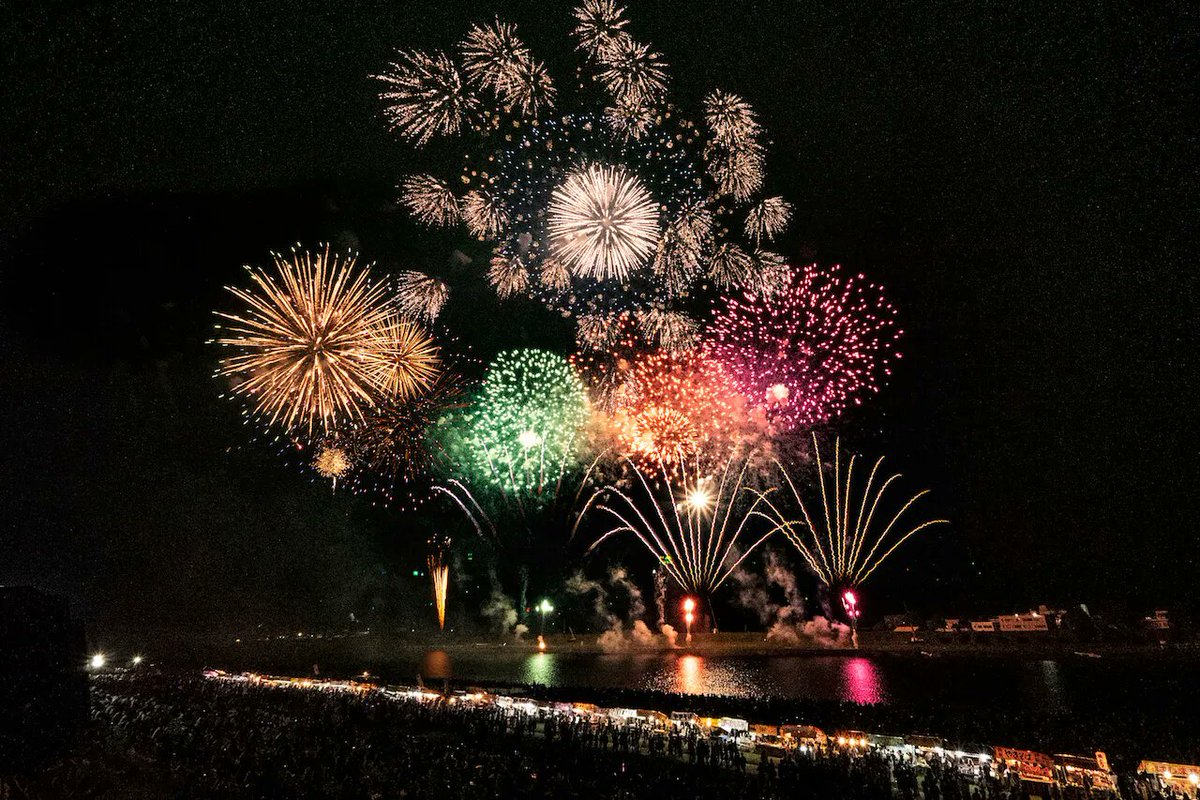 FukuokaNow's tweet photo. 364th Chikugo River Fireworks Festival / 第364回筑後川花火大会
Event detail: https://t.co/z6NOhKgs94
日本語ページ:https://t.co/xCyxaHgaOq
#kurume #suitengu #hanabi #fireworks #fukuoka #fukuokaevent #fukuokanow #福岡イベント #福岡おでかけ #花火大会 #打ち上げ花火 #久留米 #佐賀 https://t.co/0XkBCsLjlc