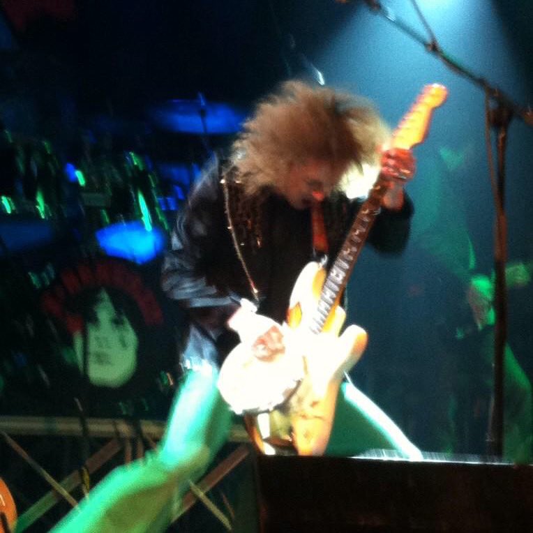 TRextasyBand's tweet photo. We rock hard tomorrow evening (Sunday 27 August) at The Devil’s Arse, Peak District, Derbyshire. This will be a loud one! No support! #devilsarse #peakdistrict #derbyshire @BBCDerby #trex #trextasy #marcbolan @MarcBolan1977 @T_Rex_Official #trextasy @thegigcartel https://t.co/JEmsEJKJyU