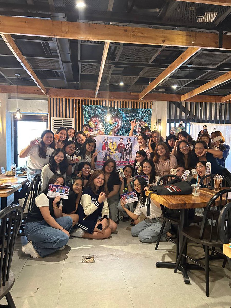 dreamfanproject's tweet photo. AYEEEEEEEEEE CROWD CHECKKKKKK 😆🤟🏻

maraming salamat sa lahat ng nakidogshow kasama namin! hanggang sa susunod na kalokohan 😎🫡

hbd gbu mbtc ulit @NCTsmtown_DREAM 

tag niyo kami sa mga pics niyo dahil chismosa kami aye tingen naman ng mga yan 😳🕶️🤏

#GrandFaceOpkWith7DREAM https://t.co/kAI21VmriM