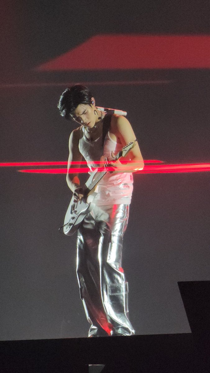 opel_zuza's tweet photo. โฟ้ดร้อง+แต่งแรปเพลง Hello Mama บอกว่าเวลาตัวเองเหนื่อย ท้อก็จะคุยกับแม่ แล้วกล้องในฮอลล์แพนไปที่แม่ปุ๋ย แกชั้นร้องไห้ ภูมิใจในตัวโฟ้ด y______y

#GeminiFourthConcertD1 #Fourthnattawat https://t.co/oQRiI0GcEE