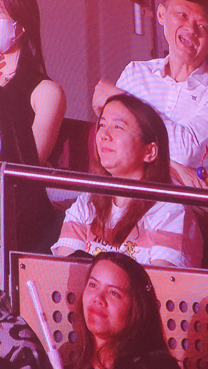 opel_zuza's tweet photo. โฟ้ดร้อง+แต่งแรปเพลง Hello Mama บอกว่าเวลาตัวเองเหนื่อย ท้อก็จะคุยกับแม่ แล้วกล้องในฮอลล์แพนไปที่แม่ปุ๋ย แกชั้นร้องไห้ ภูมิใจในตัวโฟ้ด y______y

#GeminiFourthConcertD1 #Fourthnattawat https://t.co/oQRiI0GcEE