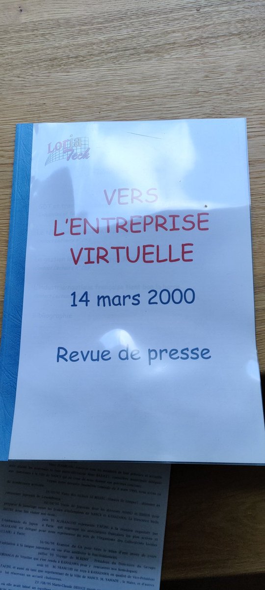 __Yusaku's tweet photo. En 2000 le loria avait une boule de cristal... Mais je doute qu'ils avaient intégré qu'on allait virtualiser les salariés aussi #oldies #virtualisation #offshoring #teletravail #IA https://t.co/8QtA48Y5Lz