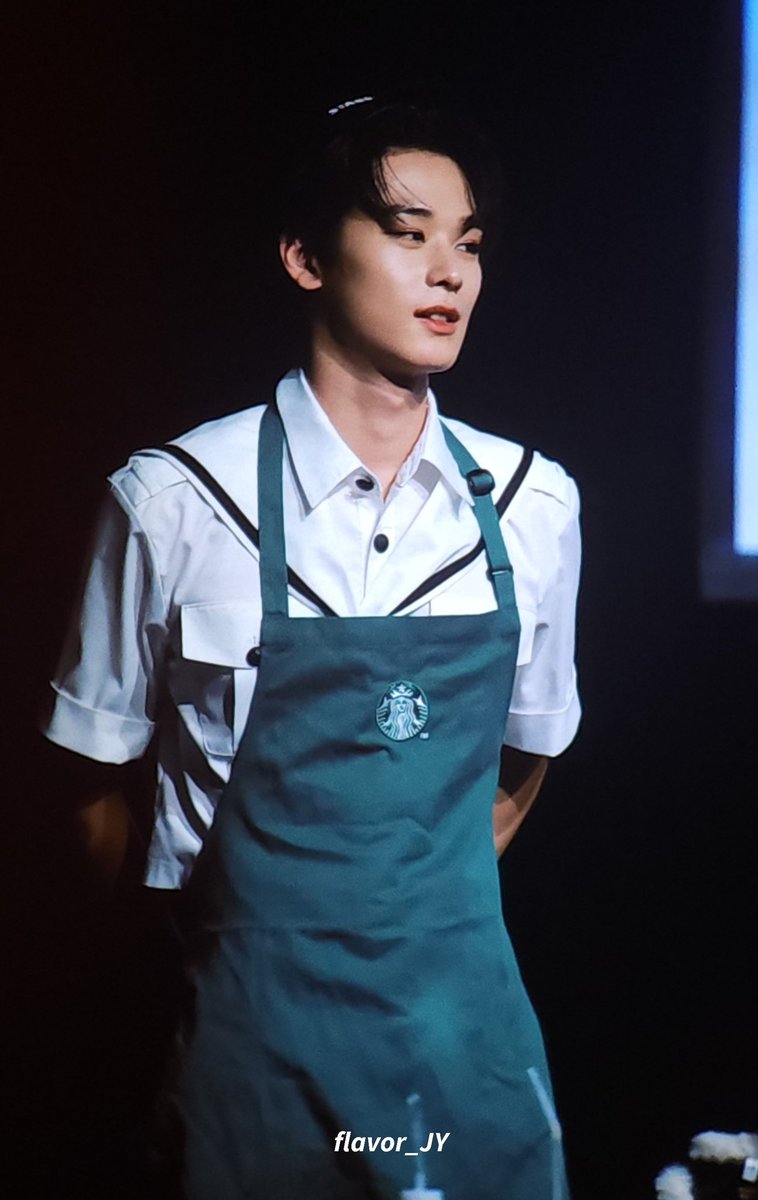 loverjuyeon's tweet photo. oh i would flirt with the barista https://t.co/akfFbN0HTr