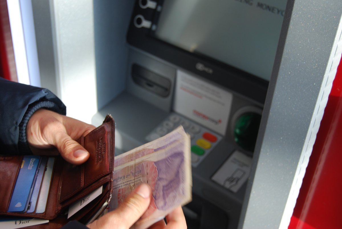 readysetgouws's tweet photo. 🚨 OUR FAVOURITE GROCERY SHOP LOYALTY CARDS TO SAVE MONEY 🛒

Shops love to give you a good deal in the UK! You have Tesco, Sainsbury's, Marks &amp; Spencer, Waitrose, Asda, Lidl and more.

But you need their loyalty cards to unlock these.

A 🧵 for our top 3 cards and top tip👇 https://t.co/lYPB6QzRsg