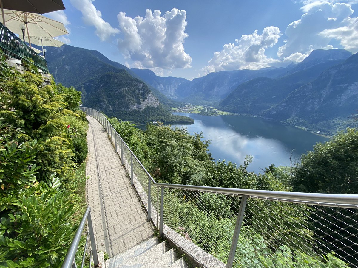 kractyy's tweet photo. @LMPositif @Nico_Zyken  Hallstatt vue du haut de la montagne 👌🏻 https://t.co/YY0jA6G2kX