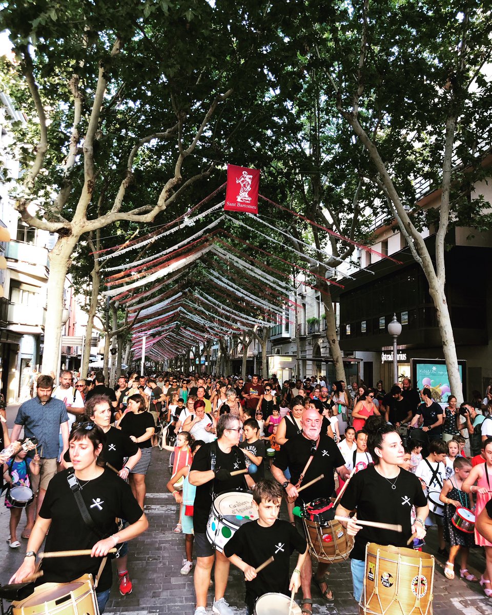 Fantàstica la tabalada menuda organitzada pels <a href="/GrallersIGD/">Grallers d'Igualada 🎗</a> ! Enhorabona!

Esperem que en surtin força timbalers!

<a href="/culturaigualada/">CULTURA IGUALADA</a>