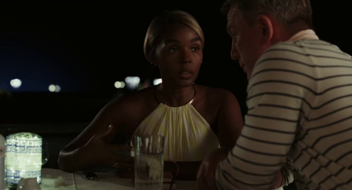 Glass Onion Minute tweet media