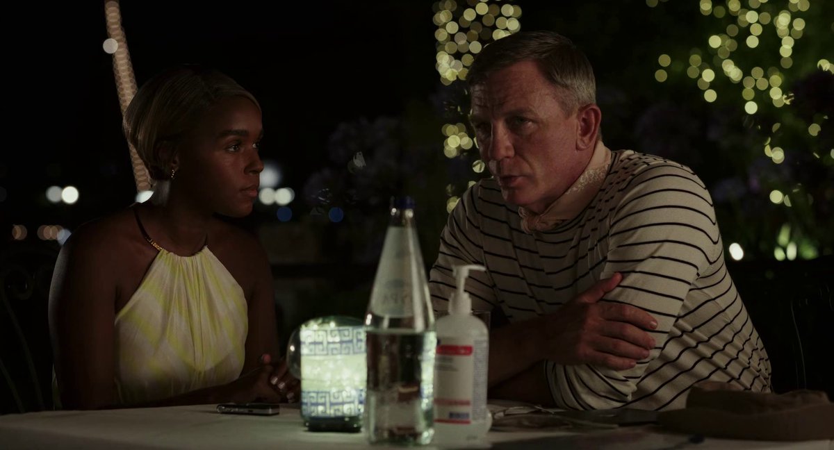 Glass Onion Minute tweet media