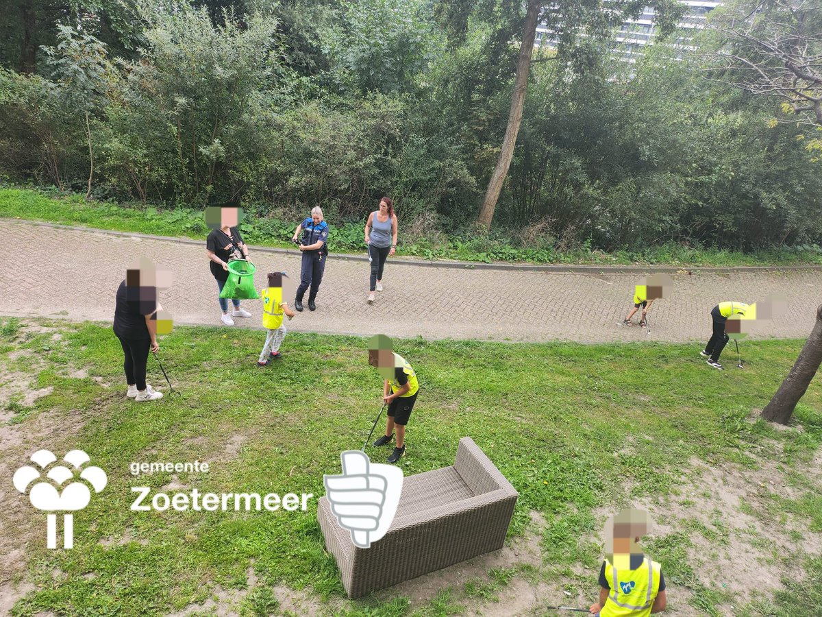 ---- Zwerfafval prikken in Meerzicht ---

Gisteren, ging Team Handhaving samen met kinderen uit de wijk en hun ouders zwerafval opruimen in de omgeving van het Haagsebos. Verdere tekst in afbeelding. 

#zwerfafval #opruimen #meerzicht #Zoetermeer #Haagsebos #handhaving