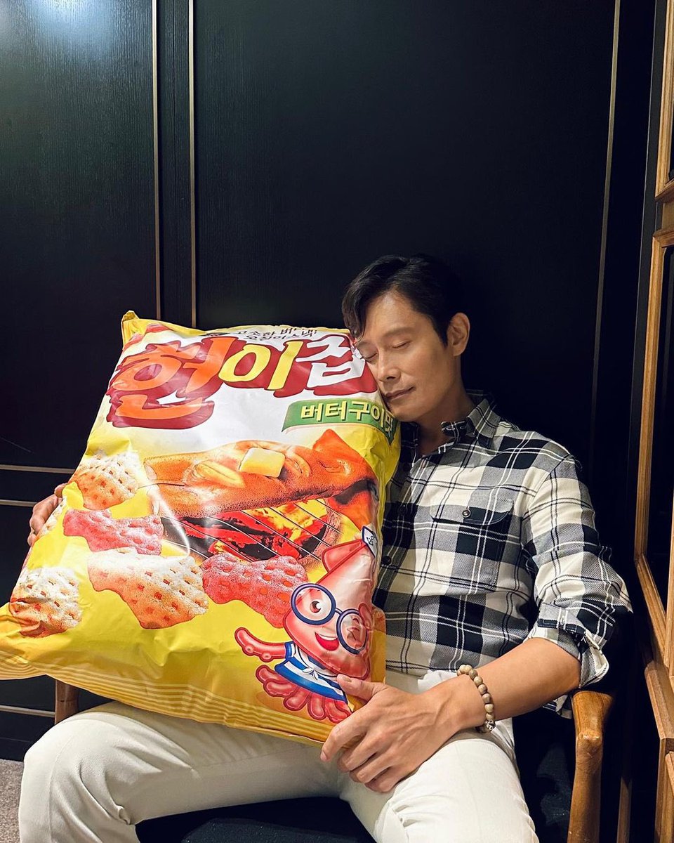MAYB_H's tweet photo. 230826 #이병헌 인스타그램 업로드

📎 https://t.co/BCx6oMjOuv

#LeeByungHun #콘크리트유토피아 #ConcreteUtopia #박보영 #박지후 https://t.co/9p5w9g4Om4