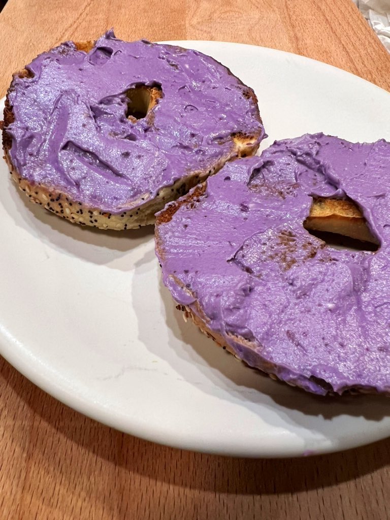 Lumpia Larry tweet media